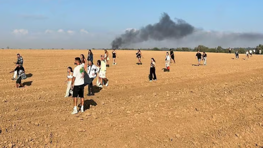 Fleeing the massacre at the Nova Festival (Photo: Private album) נמלטים מהטבח בפסטיבל הנובה