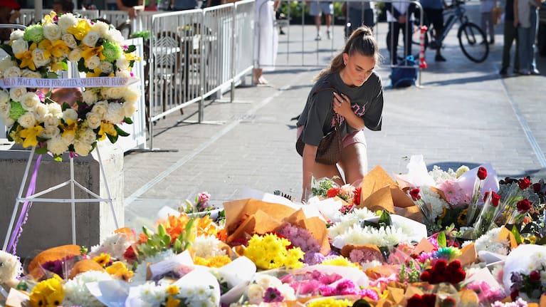  A member of the public lays a floral tribute at Oxford Street Mall alongside Westfield Bondi Junction on April 14, 2024 in Bondi Junction, Australia. Six victims, plus the offender, who was shot by police at the scene, are dead following a stabbing attack at Westfield Shopping Centre in Bondi Junction, Sydney.