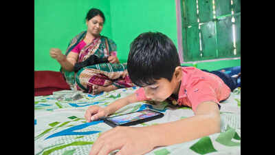 Use gadgets just as tools, not substitutes for life: Psychiatrists