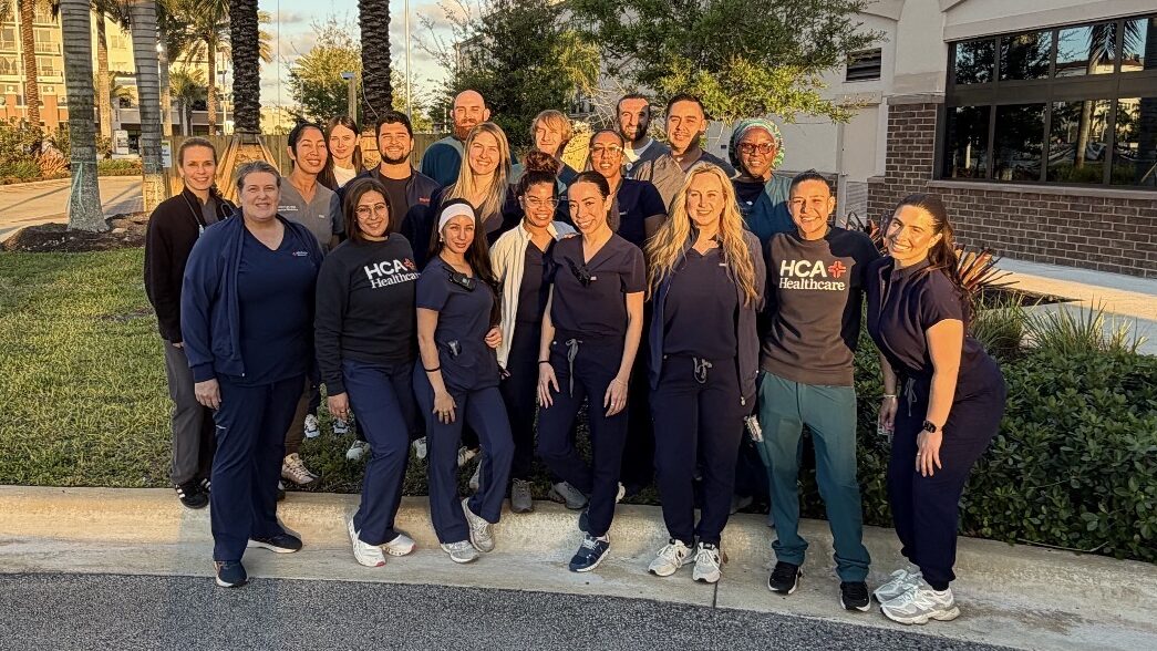 HCA Healthcare emergency services colleagues smiling for a picture outside of the hospital 