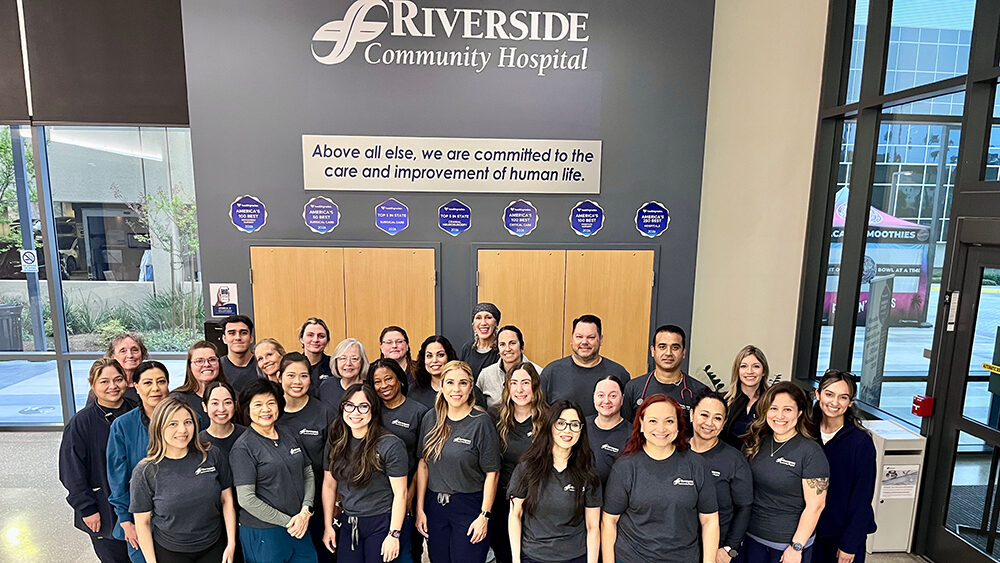 Riverside Community Hospital, G1 Telemetry Advanced Surgical colleagues smiling for a picture in the hospital. 
