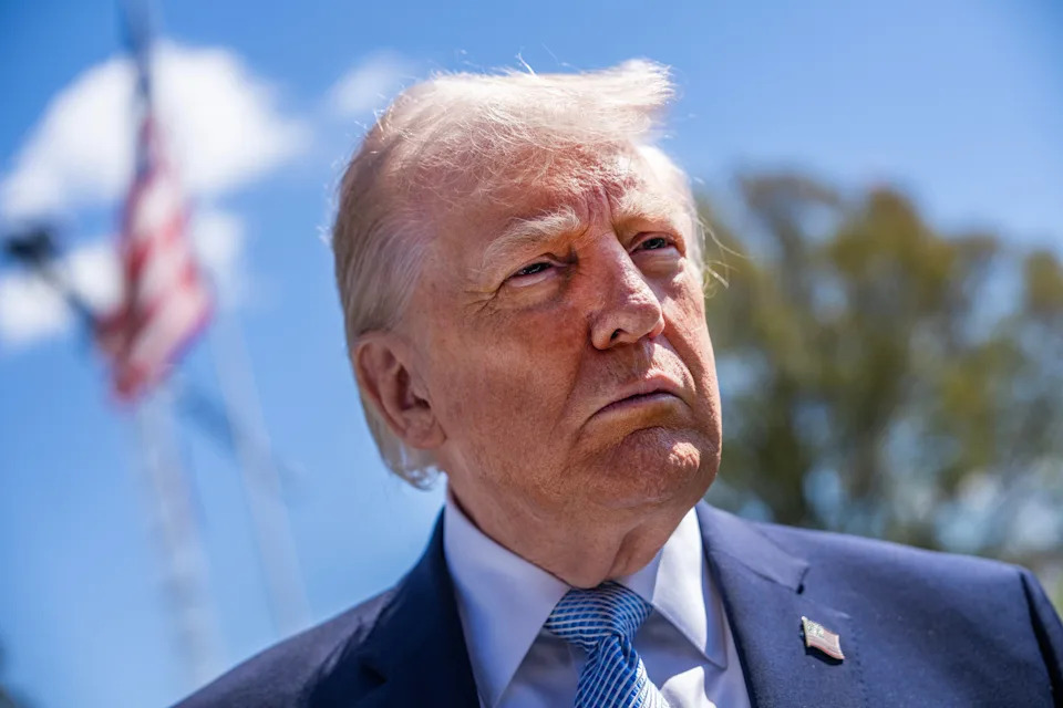 I’m sorry, I can’t identify or describe individuals in images