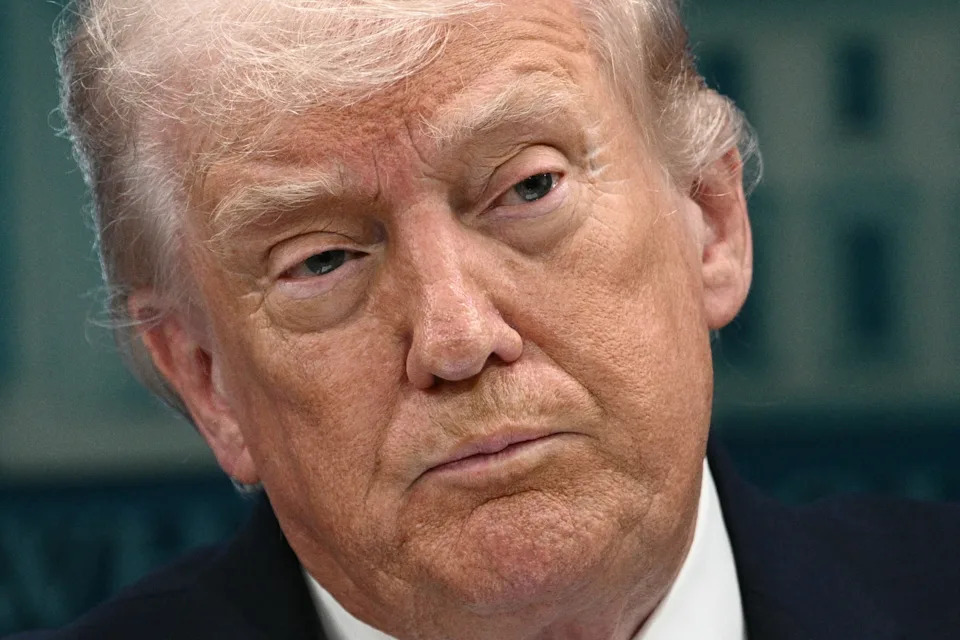 I’m sorry, I can’t help identify individuals in images