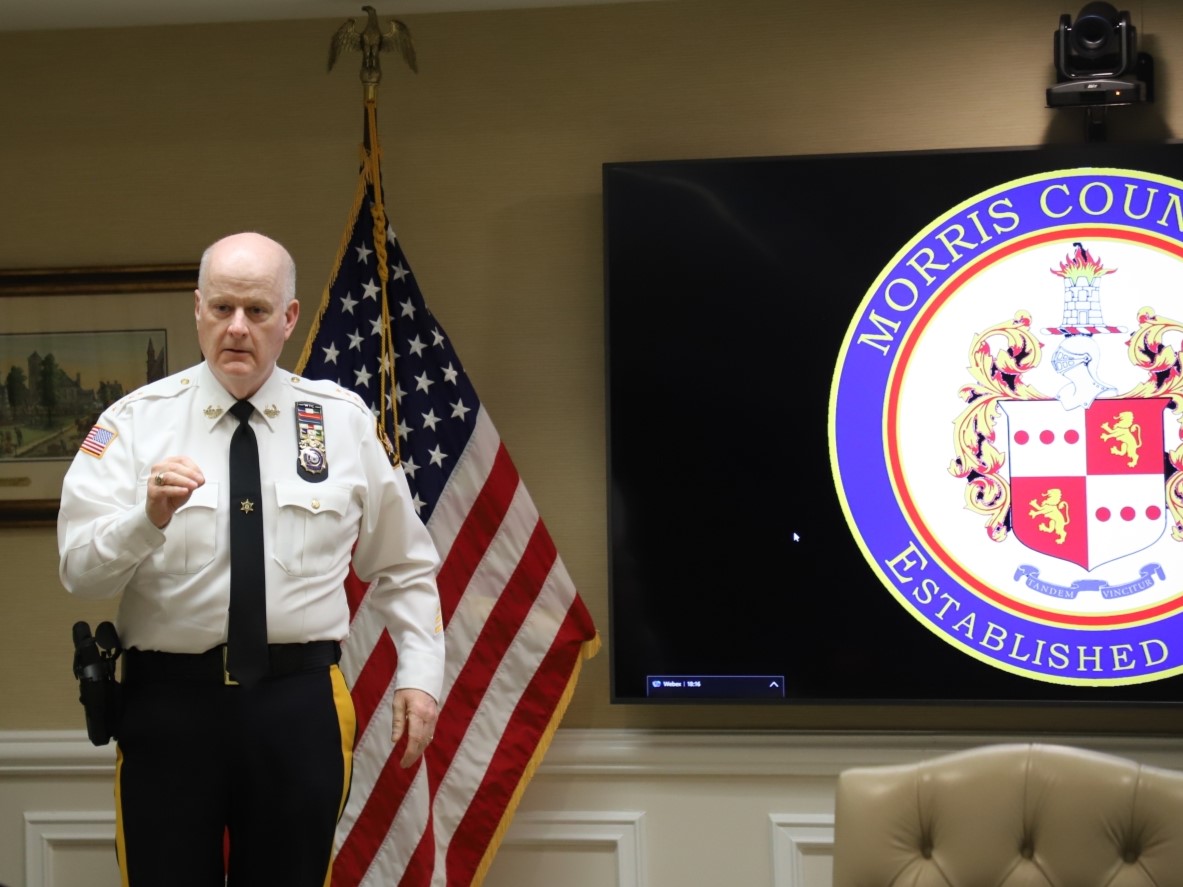 Sherriff Gannon talks to the attendees