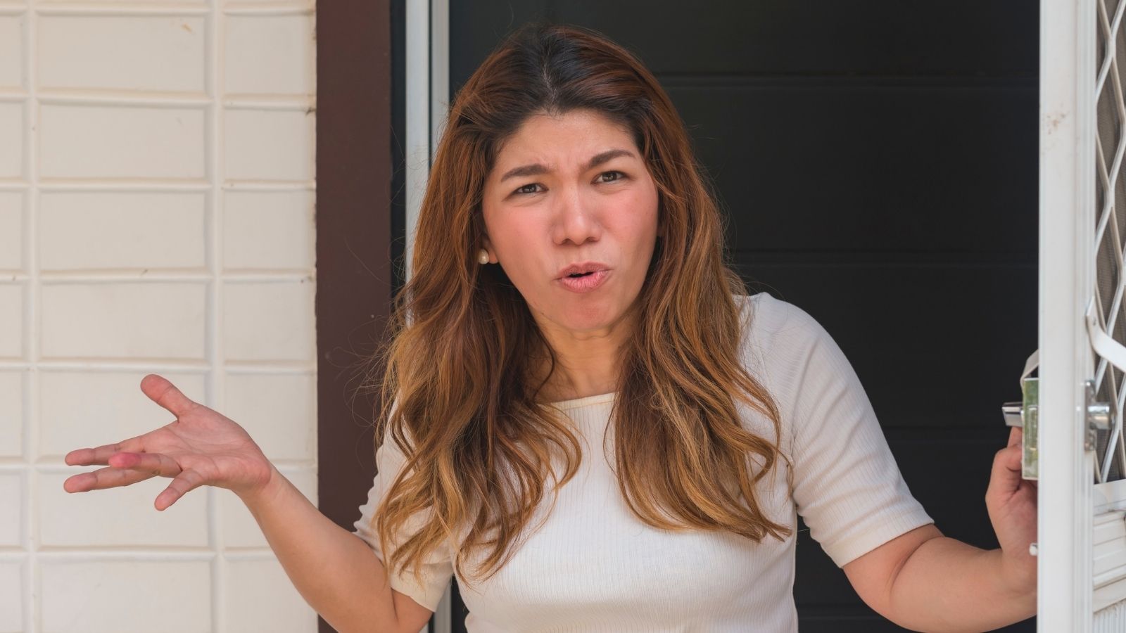 Woman Confesses Her PTSD to a Neighbor After a Loud Knock at the Door—Then Instantly Regrets Sharing Too Much upset woman opening her front door