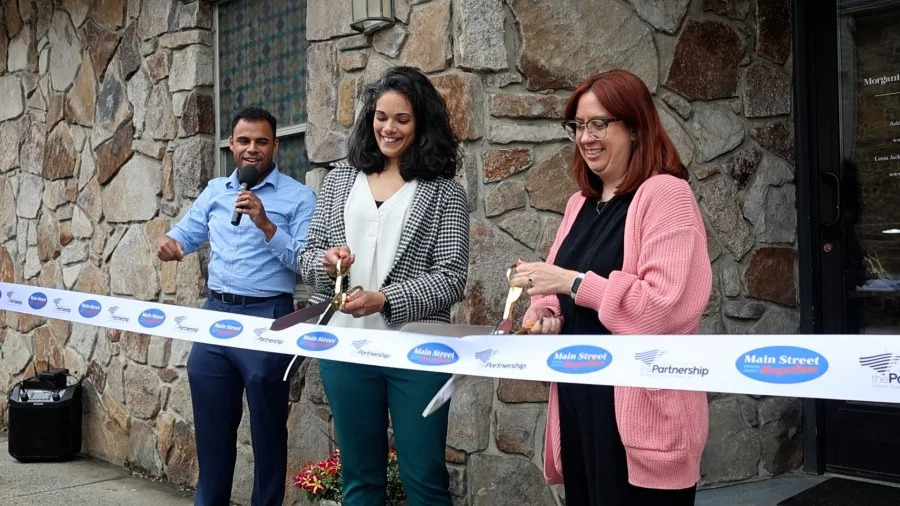 Leesa Jackson-Peairs and Ashleigh Mills cut the ribbon on the newly opened Morgantown Therapy Co-Op (WBOY Photo)