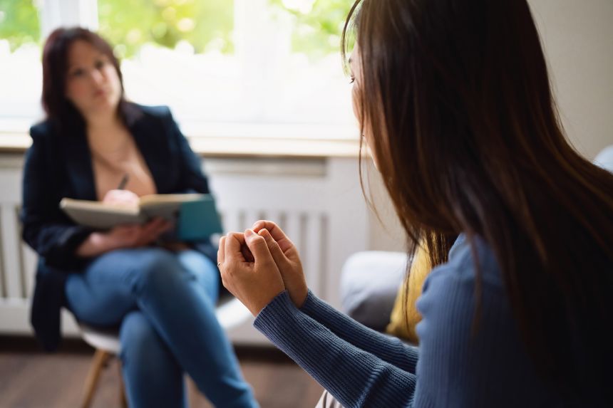 Therapists advise people who have witnessed violence to begin processing it immediately after the incident.