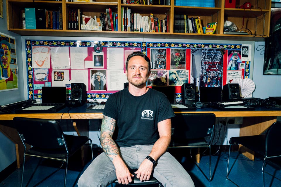 J.C. Hall, School Social Worker, Hip Hop Therapy Studio Directo, 2024 David Prize Winner