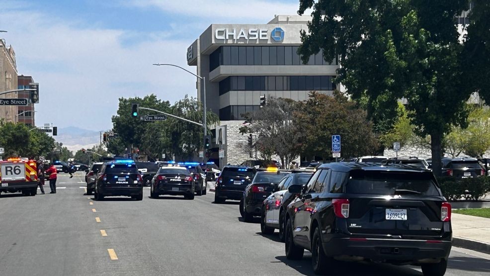 FBI agents respond after a man barricaded himself inside a building with hostages Tuesday, June 2, 2026, in Bakersfield, Calif.  (KBAK/KBFX)